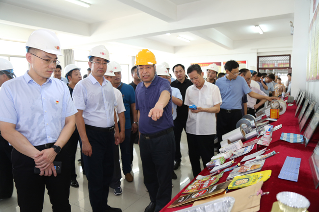 舞鋼市市委副書記、市長朱志騫率隊(duì)到洛陽萬基鋁加工有限公司觀摩