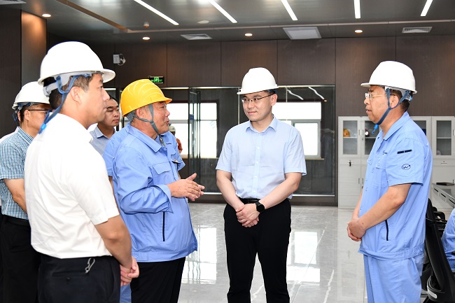 新安縣委書記、縣長王智一行到萬基控股集團(tuán)調(diào)研