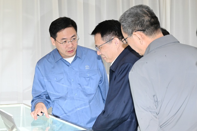 新疆建設(shè)兵團黨委、副秘書長、副團長毛知兵一行到萬基控股集團調(diào)研