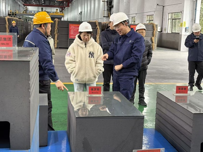 河南省國(guó)有資本運(yùn)營(yíng)集團(tuán)副總經(jīng)理張華一行到萬基控股集團(tuán)調(diào)研