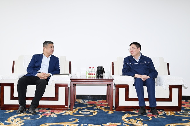 交通銀行洛陽分行黨委書記、行長(zhǎng)齊延兵到萬基控股集團(tuán)調(diào)研