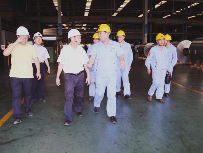 市工信委主任王玉峰到萬基鋁加工調(diào)研高架庫(kù)運(yùn)行情況